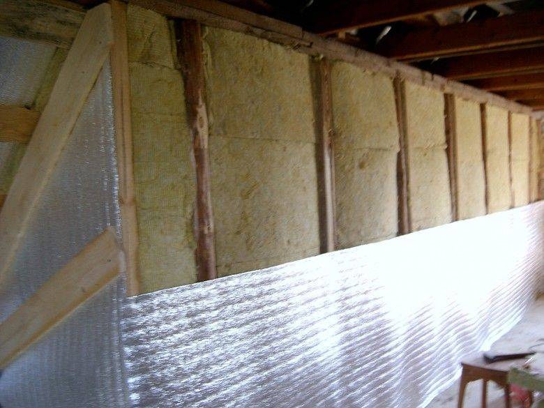 Правила и секреты утепления стен в деревянном доме изнутри