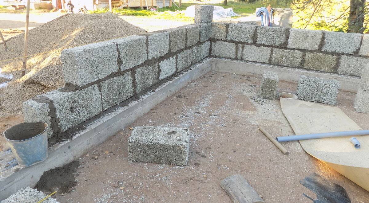 Строим стены дома из арболитовых блоков своими руками: подробная инструкция
