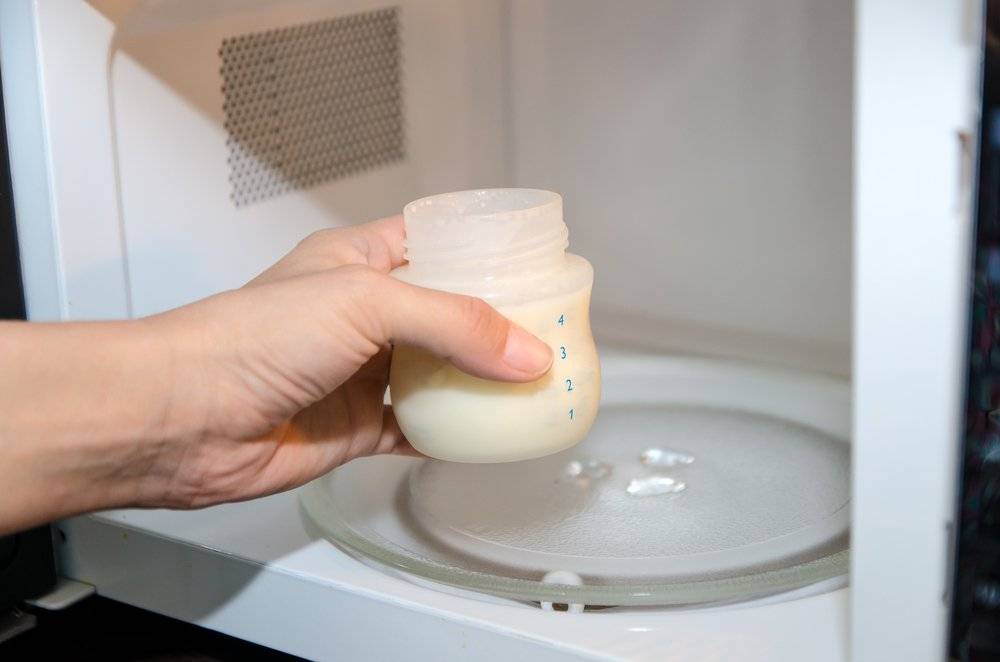 Можно ли греть молоко в микроволновке: порядок действий, советы, отзывы