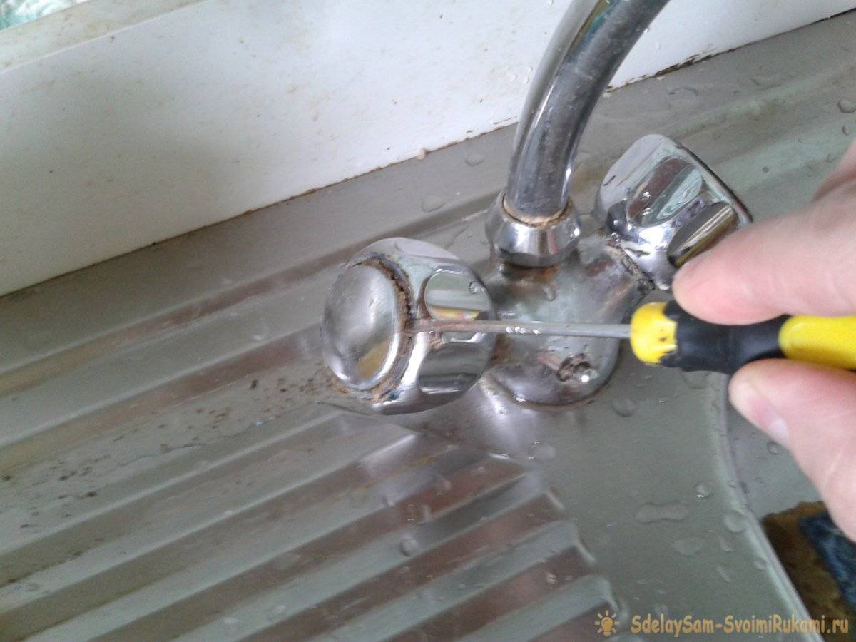 Капает, течет кран в ванной или смеситель на кухне: видео как починить капающий кран в ванной