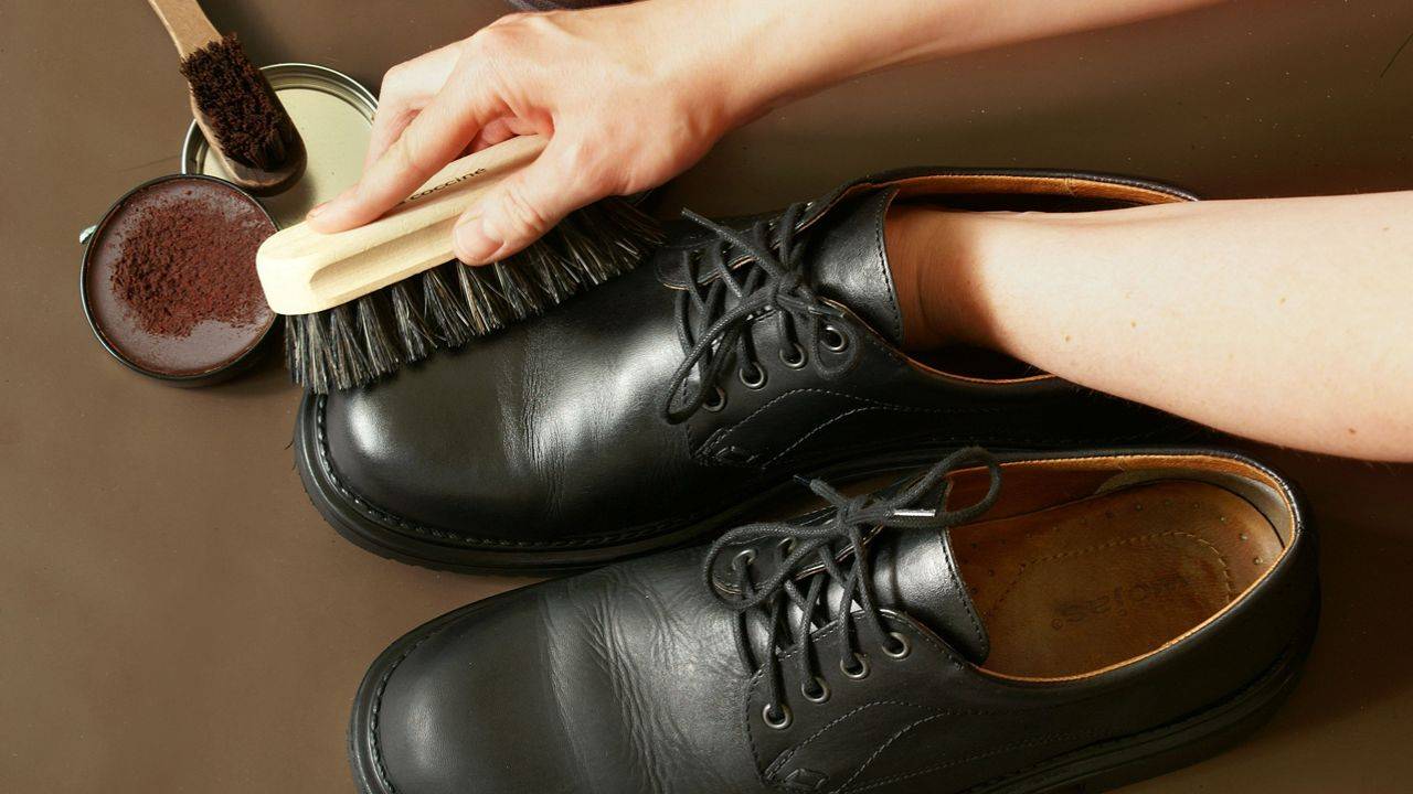 Дезинфекция обуви: как обеззаразить от грибка и после другого человека в домашних условиях (ванна, поддон), обработка на предприятии, средства