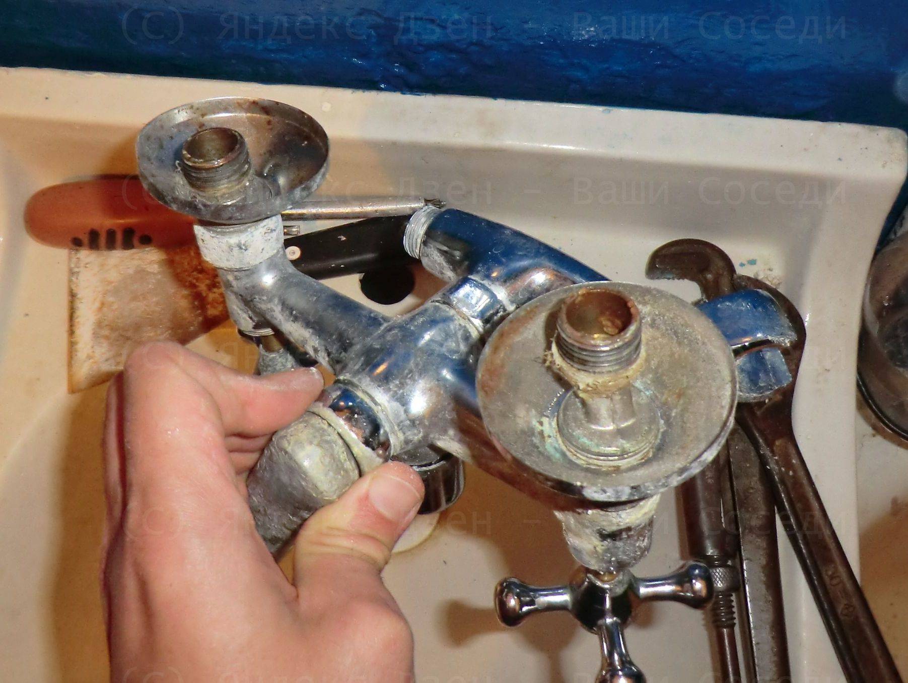 Как поменять смеситель в ванной своими руками: пошаговая инструкция