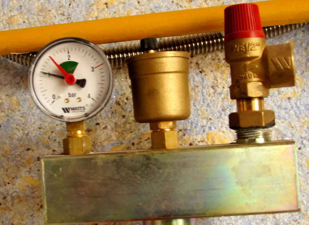 Почему падает давление в системе отопления