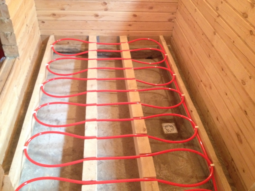 Монтаж теплого водяного пола на деревянное основание