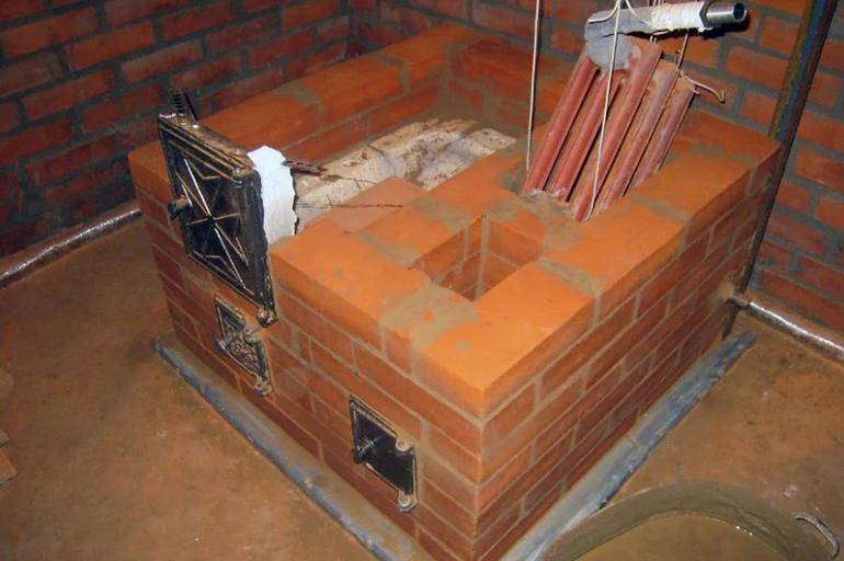 Как устроена и работает печь для дачи с водяным контуром