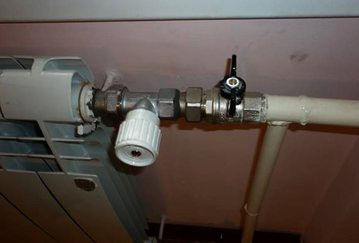 Как перекрыть воду в радиаторе отопления?