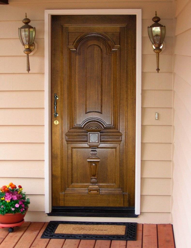Как утеплить входную дверь в частном доме?