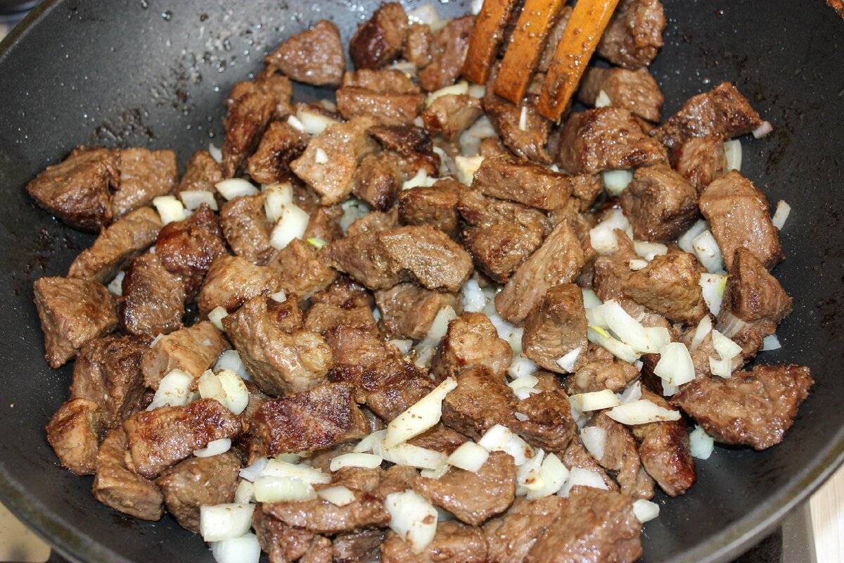 Как приготовить гуляш из говядины, чтобы мясо было мягким? 7 рецептов гуляша с подливкой