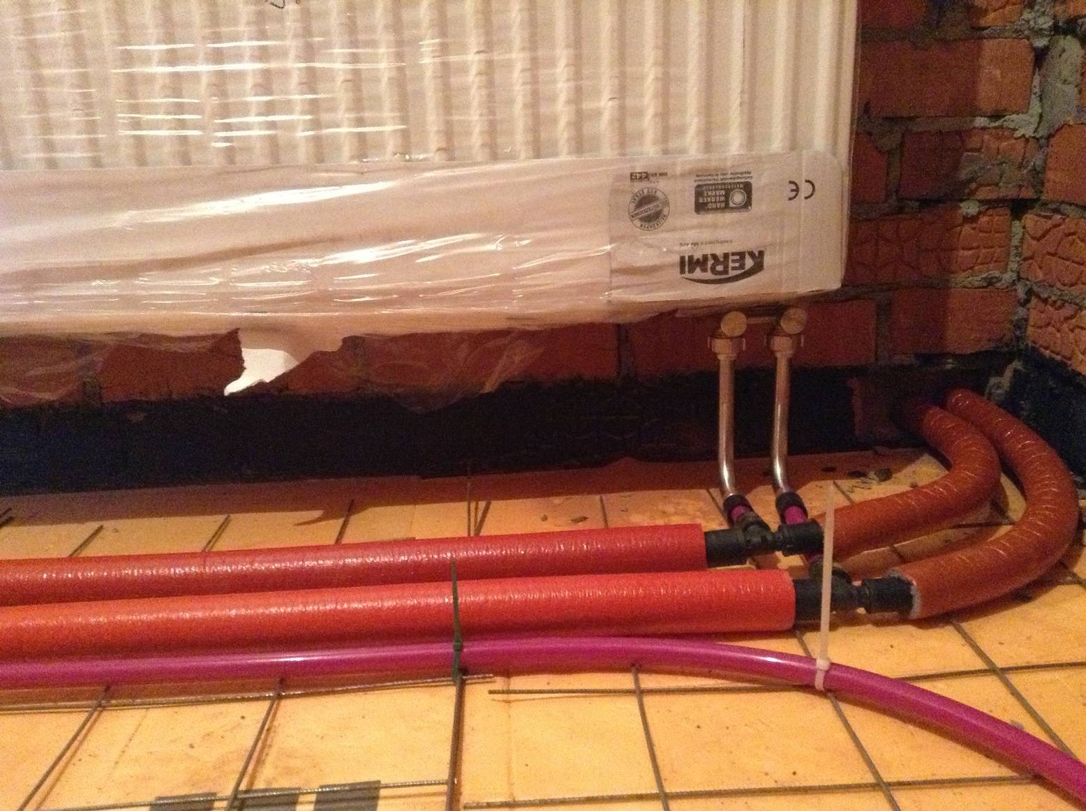 Сшитый полиэтилен для отопления: подключение радиаторов в жилом доме трубами упонор и рехау, диаметр, монтаж системы фитингами