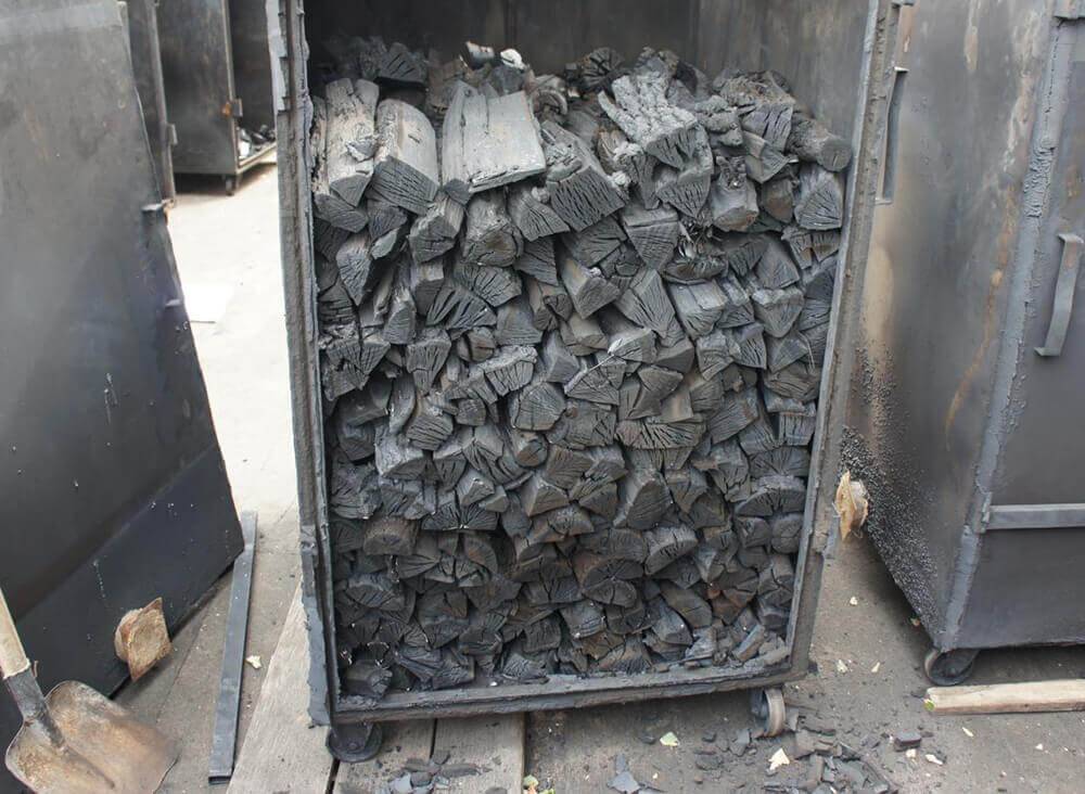 Как сделать древесный уголь в домашних условиях своими руками