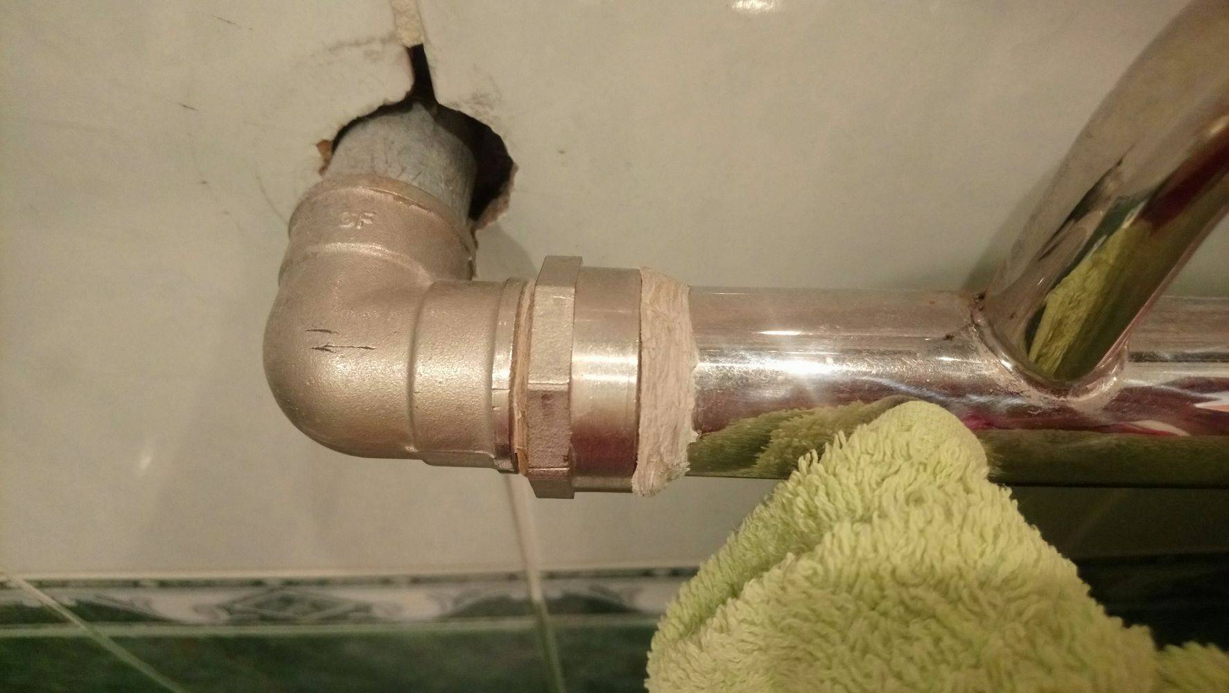 Течет полотенцесушитель при отключении горячей воды: причины, ремонт