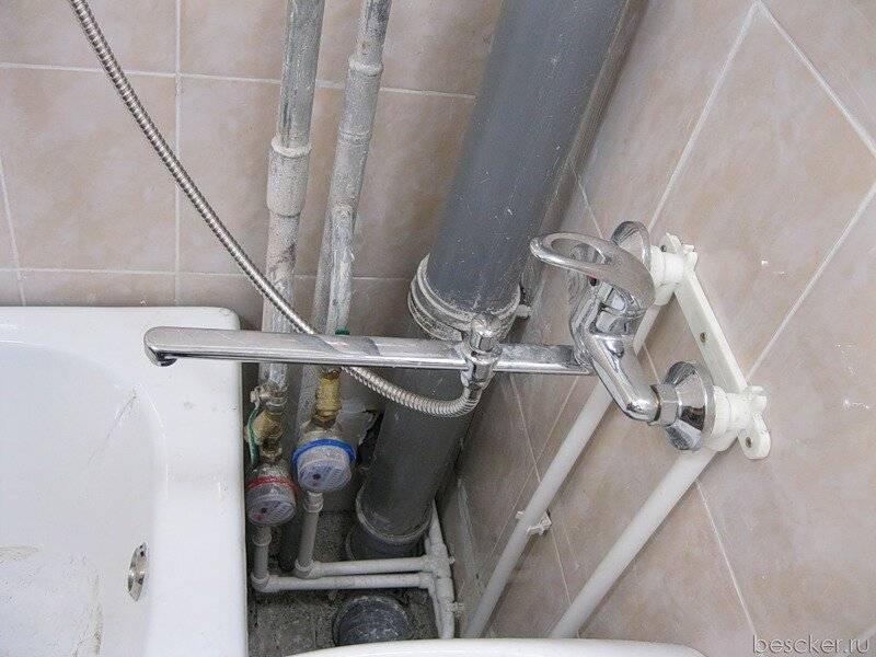 Как понять, когда нужна замена труб в ванной и туалете?